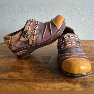 L'Artiste Spring Step Women’s Two-Tone Brown and Tan Leather Clogs